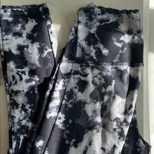 Black and white tie dye leggings